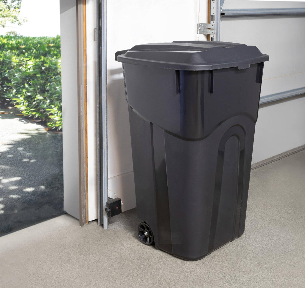 32 Gallon Black Plastic Garbage Can with Attached Lid V847635
